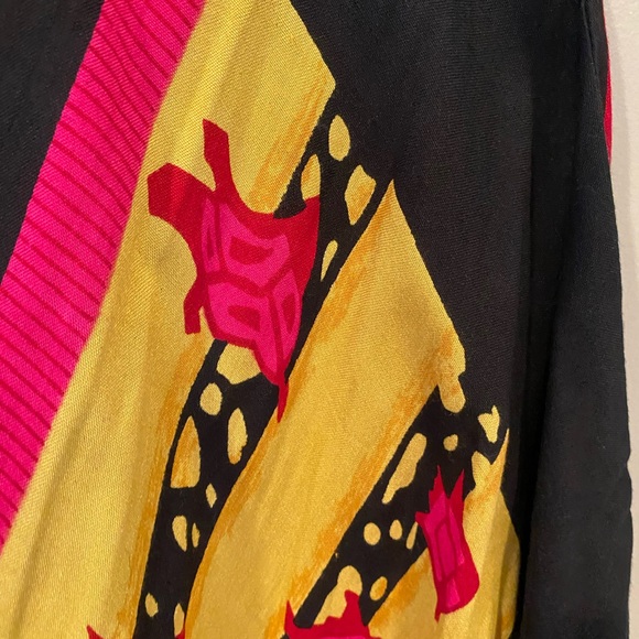 African with Stripes and Floral Patterns - Picture 6 of 6